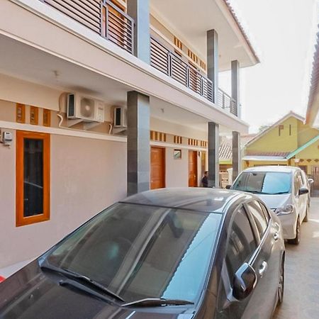 Wisma Andali Syariah Near Rsud Cideres Маджаленка Екстериор снимка