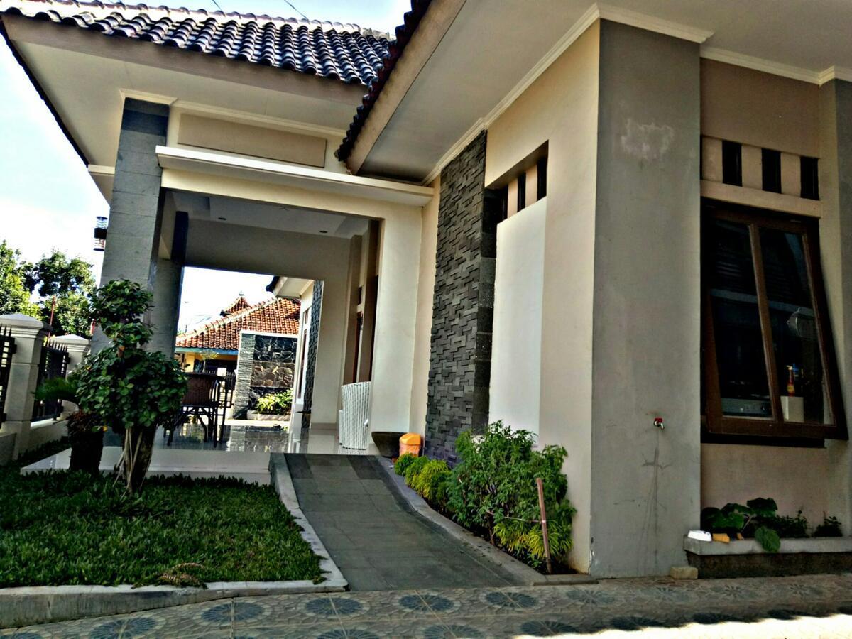 Wisma Andali Syariah Near Rsud Cideres Маджаленка Екстериор снимка