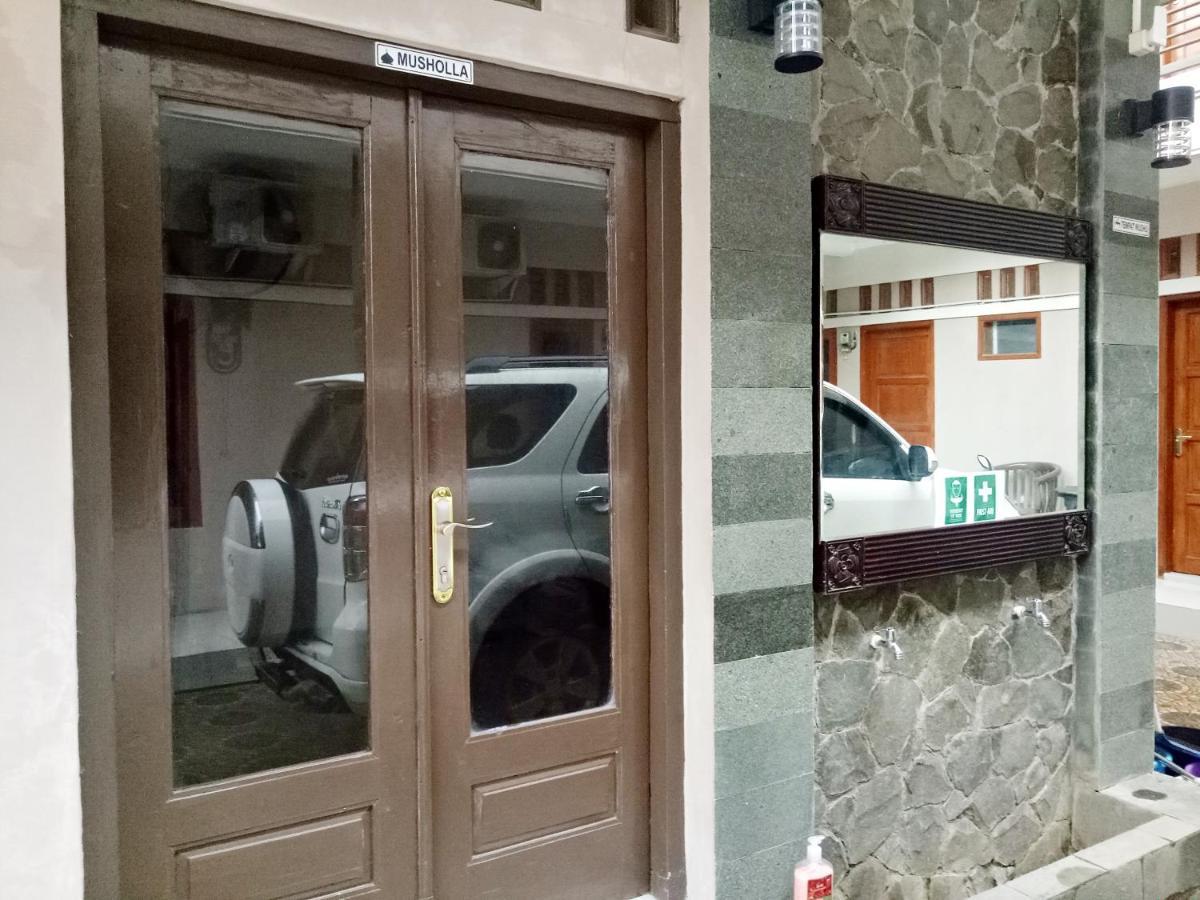 Wisma Andali Syariah Near Rsud Cideres Маджаленка Екстериор снимка