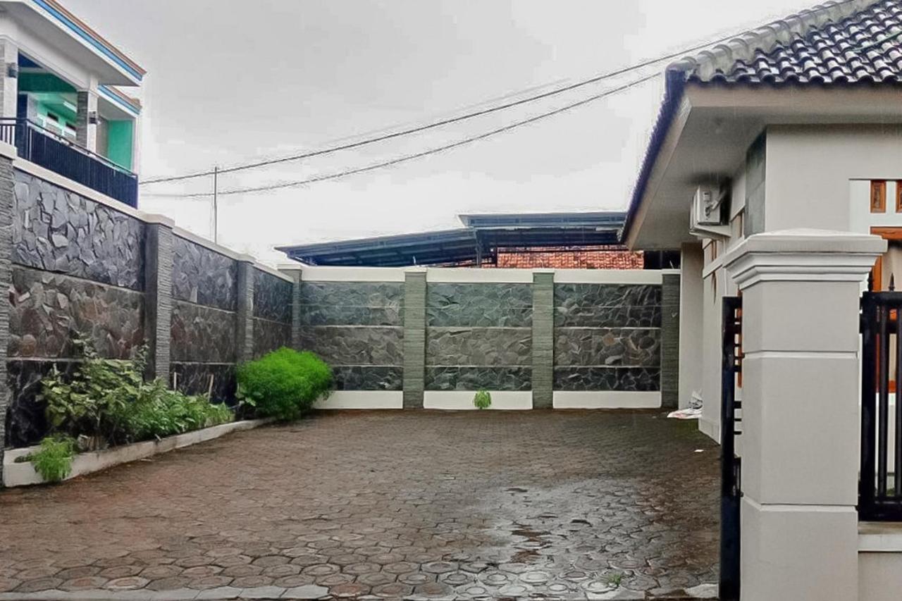 Wisma Andali Syariah Near Rsud Cideres Маджаленка Екстериор снимка